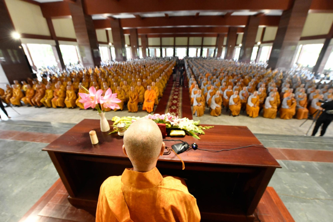 Đức Quyền Pháp chủ chỉ dạy pháp cầu siêu giúp quyến thuộc bồ đề